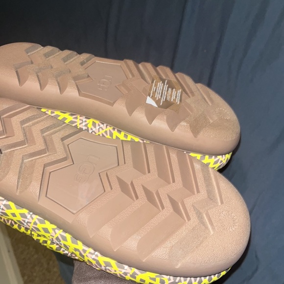 UGG Maxi Heritage Braid Clogs - Picture 3 of 4